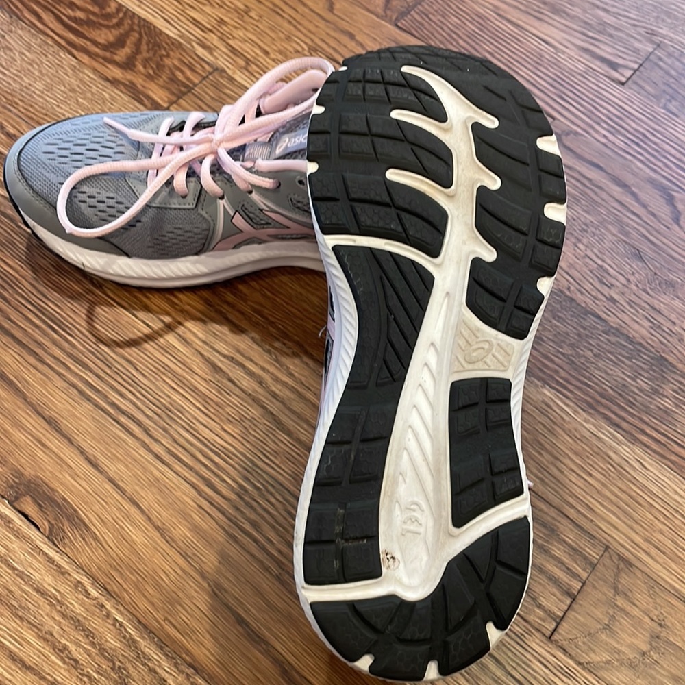 ASICS - like new! - Picture 5 of 5